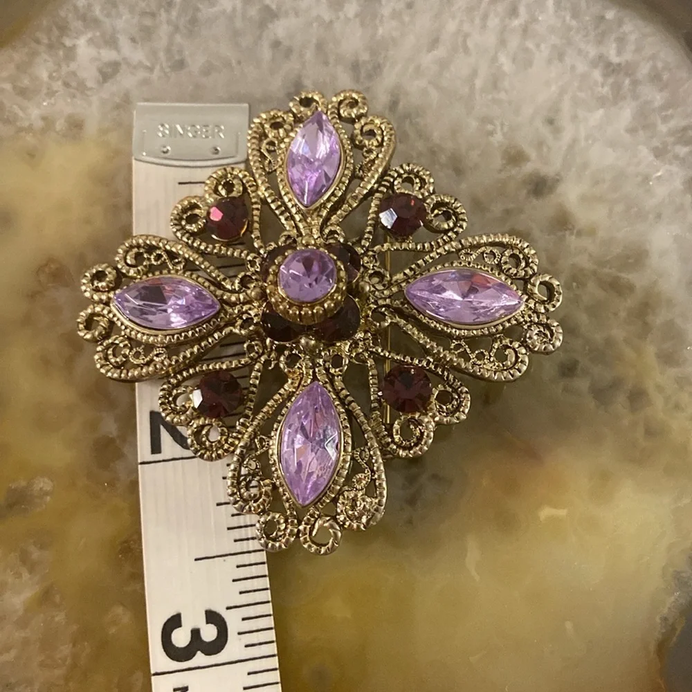 Xxsoldxx Silver tone Filigree brooch with faux purple & burgundy rhinestone - Picture 8 of 9